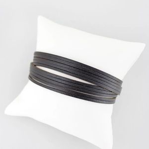GRAY LEATHER TWISTED MAGNETIC BRACELET